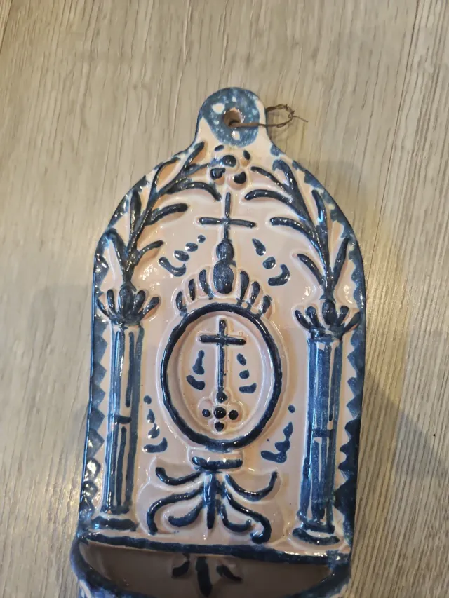 Benditera de cerámica azul y rosa