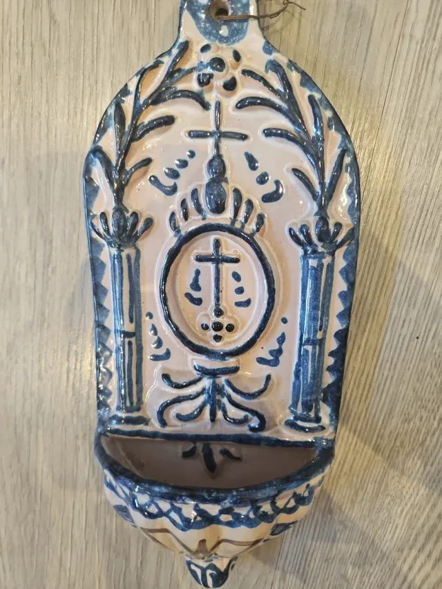 Benditera de cerámica azul y rosa