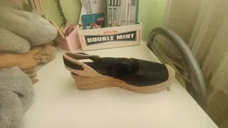 Alpargatas con cuña negras de PAYMA con tiras.