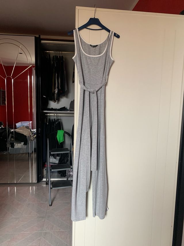 Tuta lunga grigia con cintura