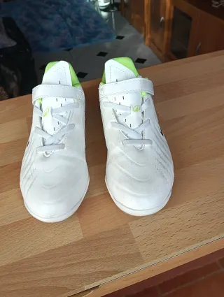 Botas de fútbol niño talla 33