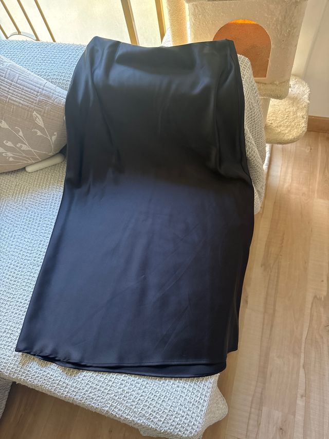 Falda Zara negra satinada