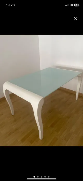 Mesa de comedor lacada en blanco