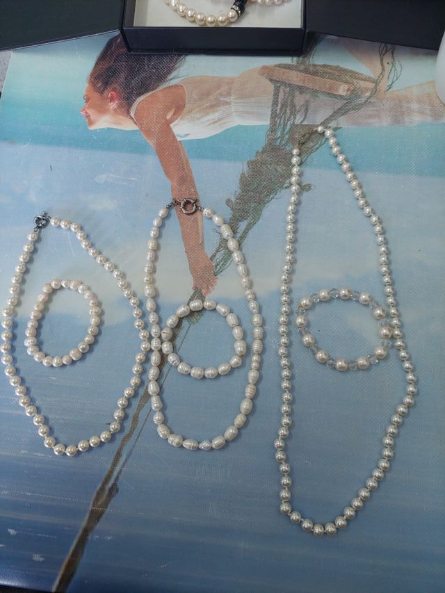 Collana e bracciale di perle abbinati