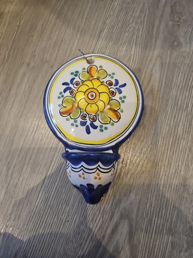 Benditera de cerámica pintada a mano