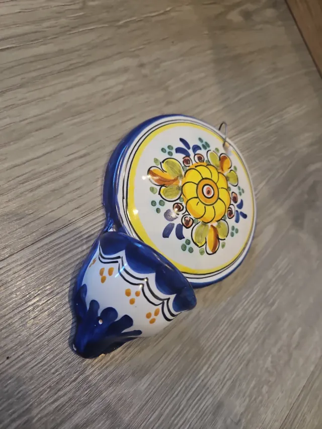 Benditera de cerámica pintada a mano