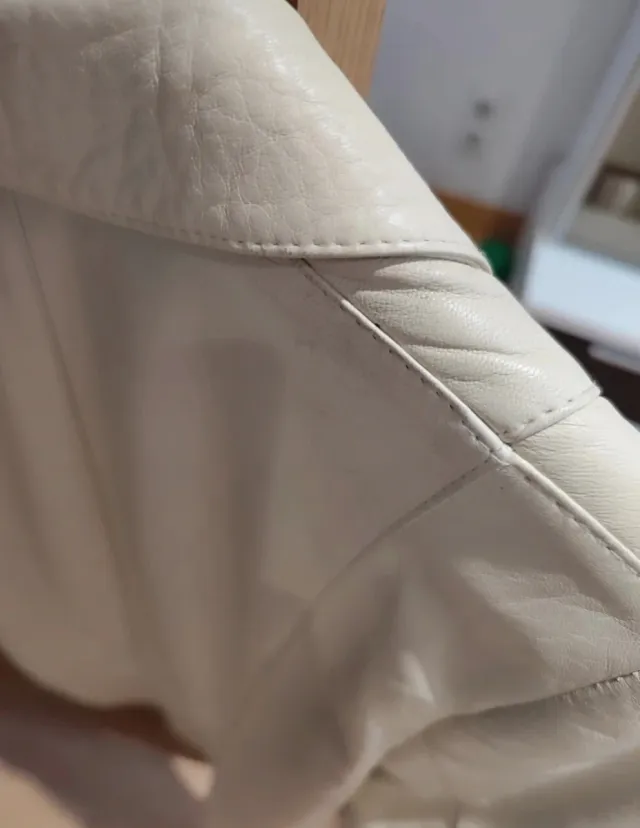 Chaqueta de cuero beige