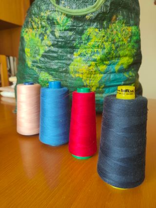 Hilos de coser y bordar varios colores (70 o 100)