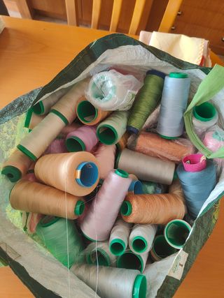 Hilos de coser y bordar varios colores (70 o 100)