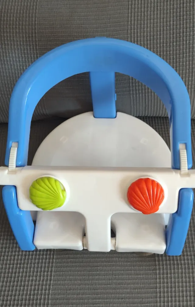 Silla de bebé azul y blanca