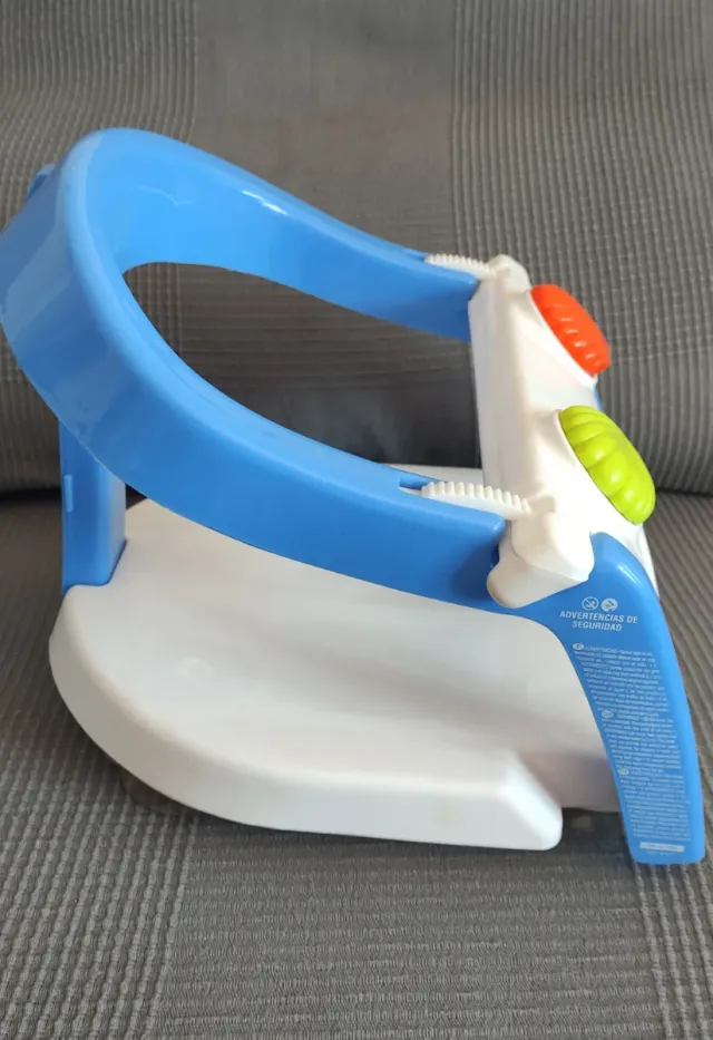 Silla de bebé azul y blanca