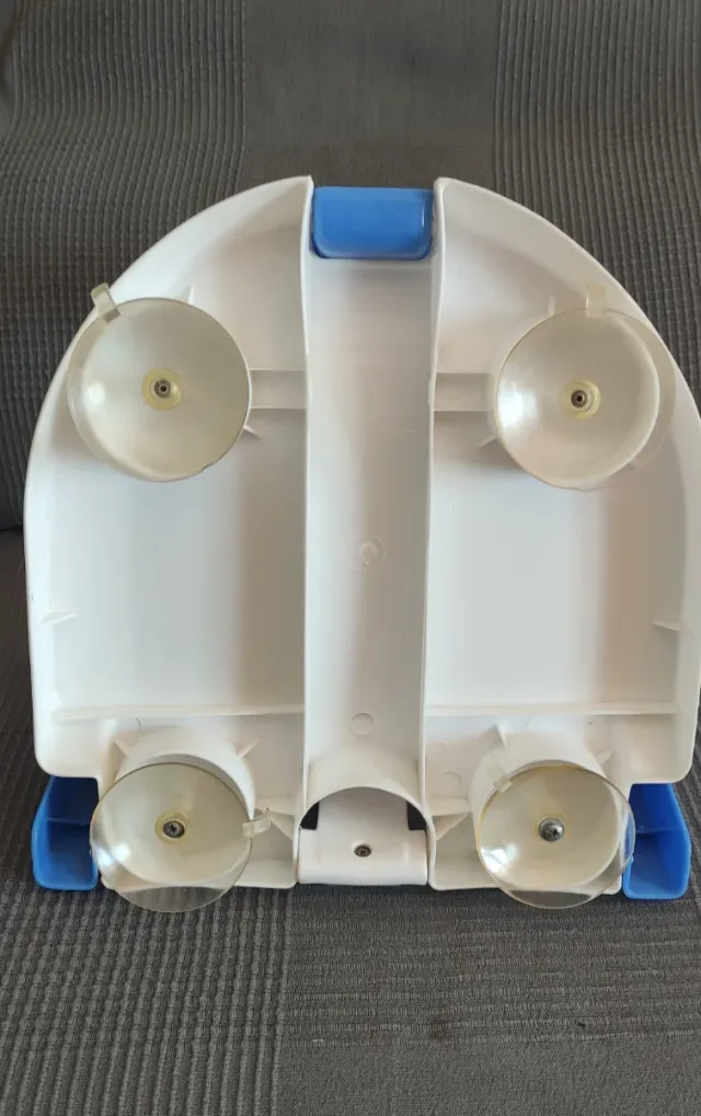 Silla de bebé azul y blanca