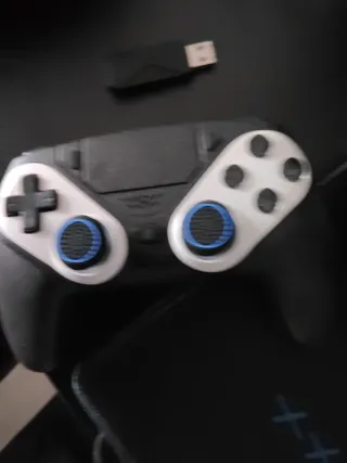 Pack PS5 con carcasa refrigerada + monitor...