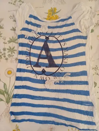 Camiseta Bershka rayas azul y blanco