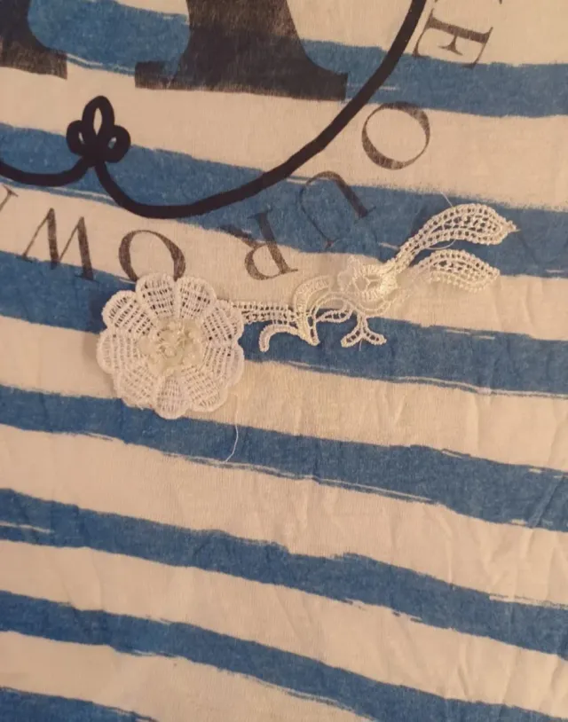 Camiseta Bershka rayas azul y blanco