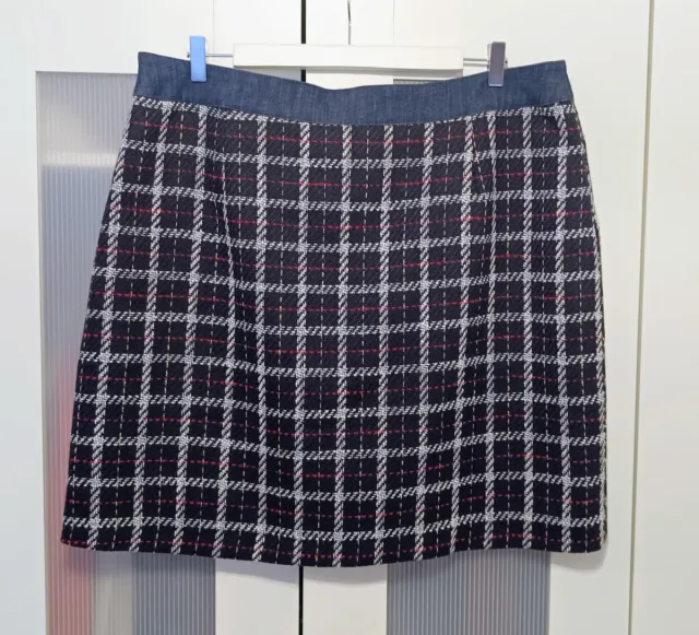 Falda de cuadros con botones