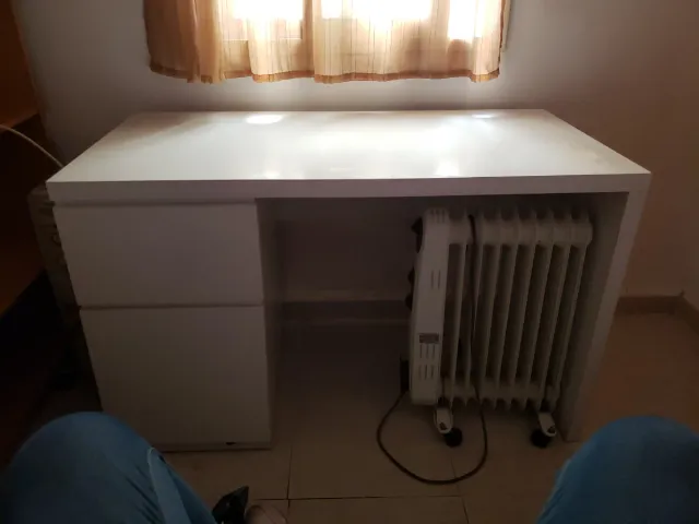 Escritorio blanco. En Granada