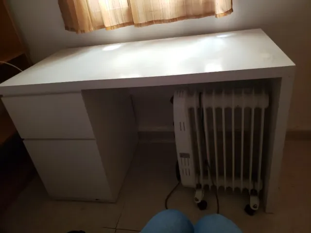 Escritorio blanco. En Granada