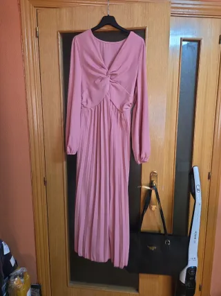 Vestido rosa largo plisado
