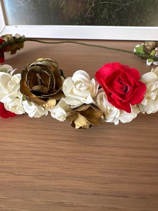Tocado/corona de Flores Blanco y Rojo