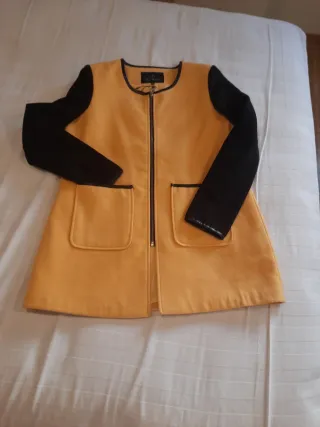 Abrigo 3/4 mostaza y negro