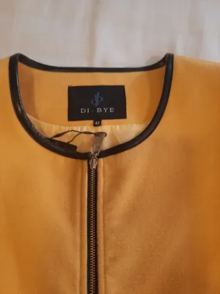 Abrigo 3/4 mostaza y negro