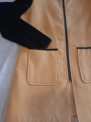 Abrigo 3/4 mostaza y negro