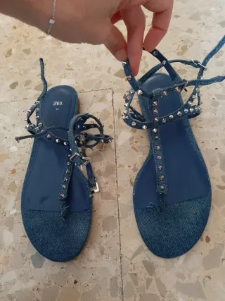 Sandalias Zara tachuelas azul talla 38
