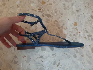 Sandalias Zara tachuelas azul talla 38