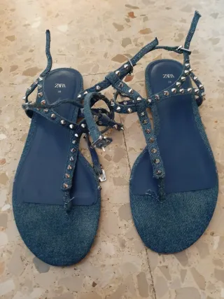 Sandalias Zara tachuelas azul talla 38