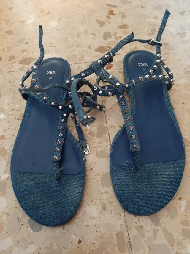 Sandalias Zara tachuelas azul talla 38