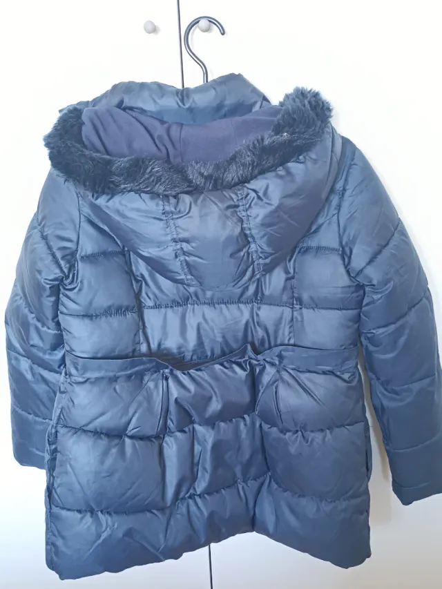 Chamarra azul marino con cinturón