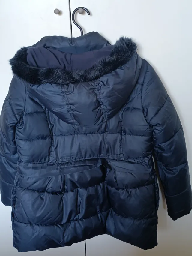 Chamarra azul marino con cinturón