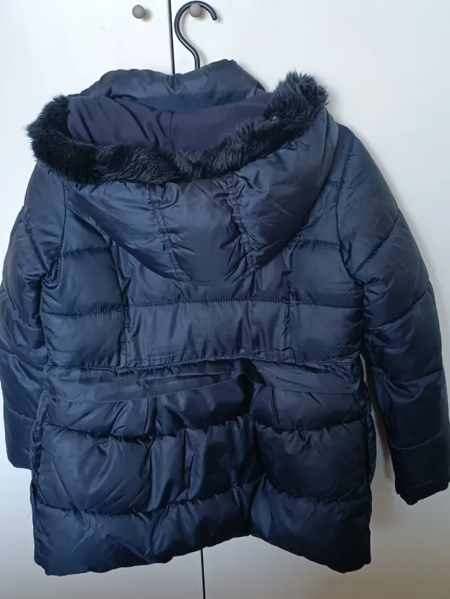 Chamarra azul marino con cinturón