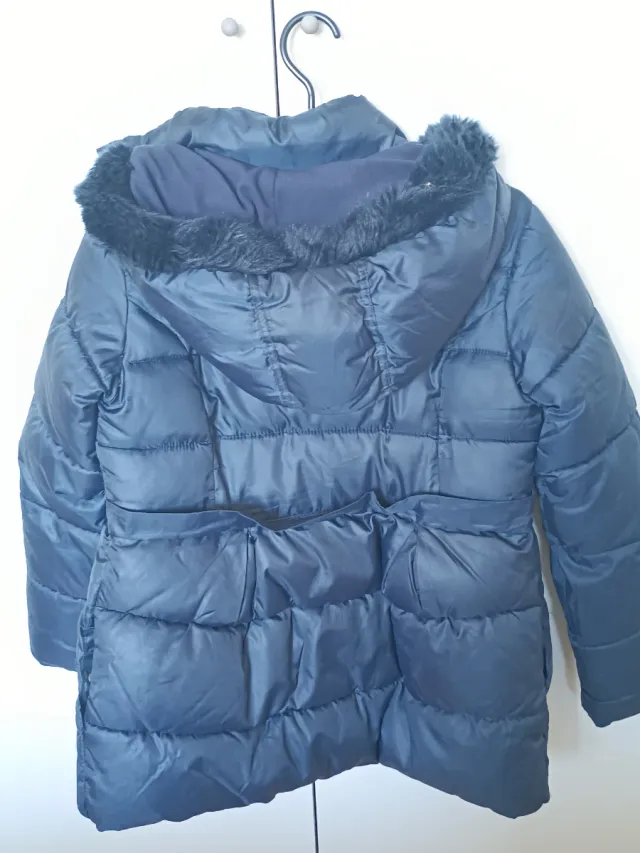 Chamarra azul marino con cinturón