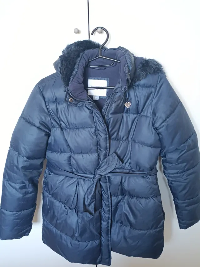 Chamarra azul marino con cinturón