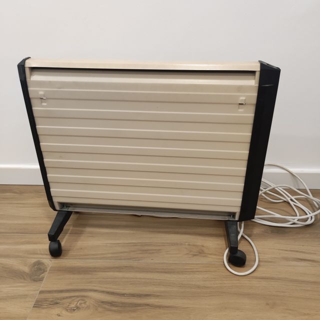 Calentador eléctrico beige y negro