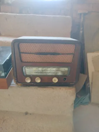 Radios y tocadiscos antiguo madera