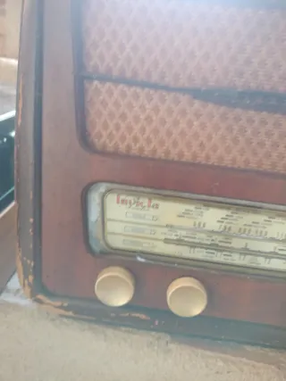 Radios y tocadiscos antiguo madera