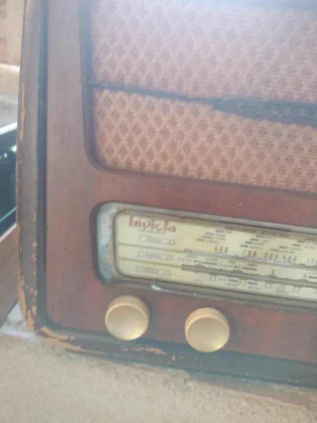 Radios y tocadiscos antiguo madera