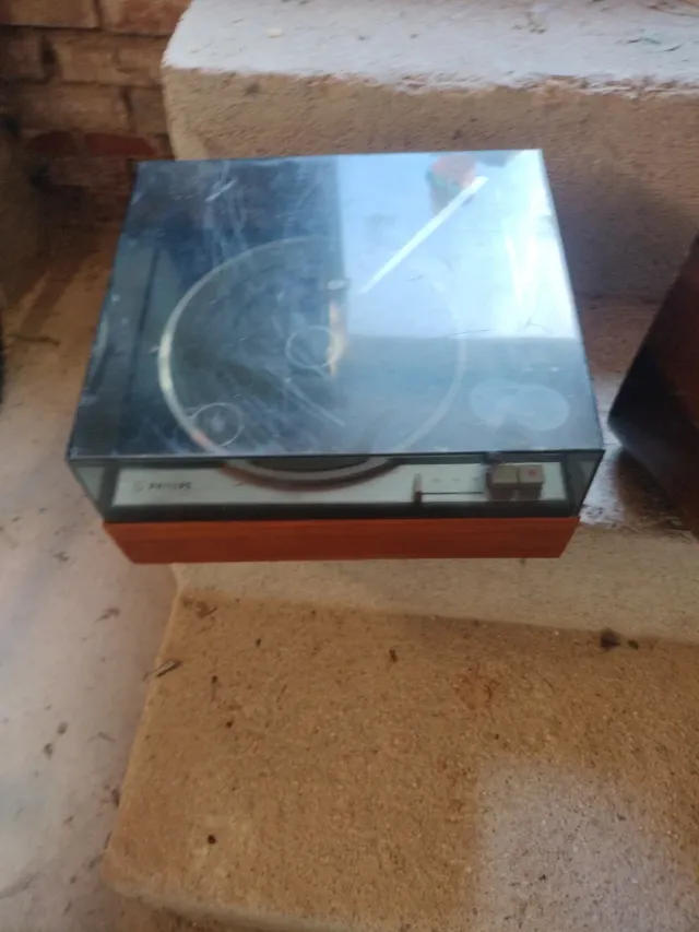 Radios y tocadiscos antiguo madera