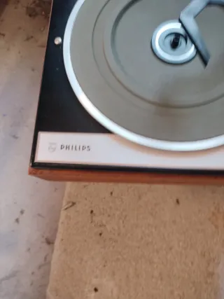 Radios y tocadiscos antiguo madera