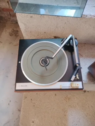 Radios y tocadiscos antiguo madera