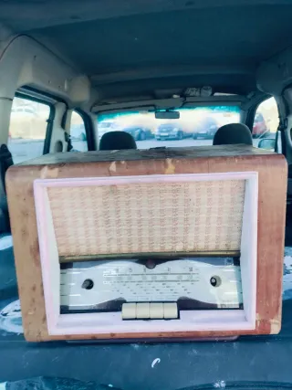 Radios y tocadiscos antiguo madera