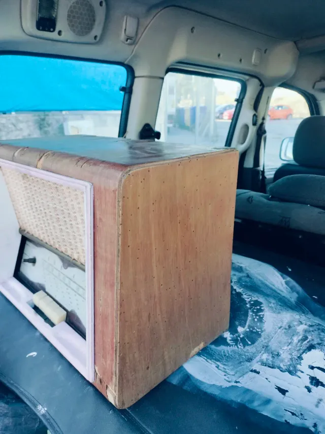 Radios y tocadiscos antiguo madera