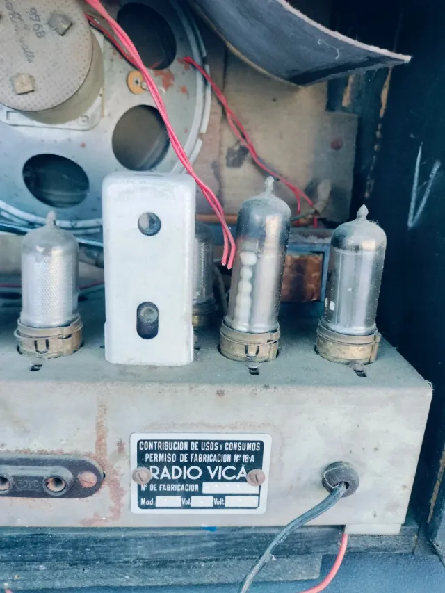 Radios y tocadiscos antiguo madera