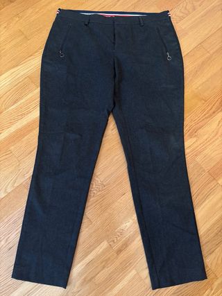 Pantalón gris con cremalleras