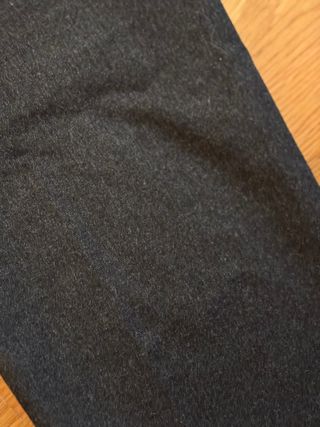 Pantalón gris con cremalleras