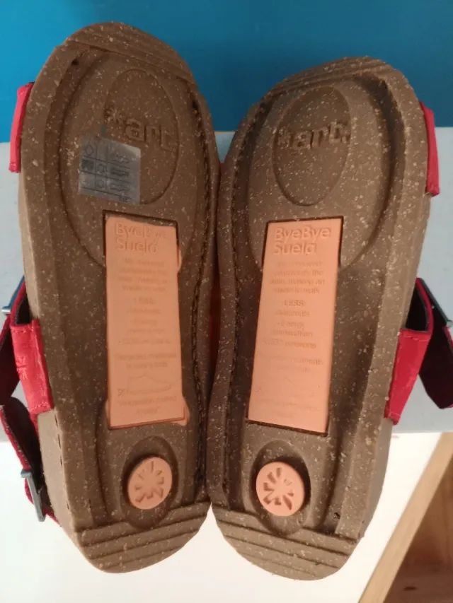 Sandalias Art 36 nuevas con etiqueta rojas