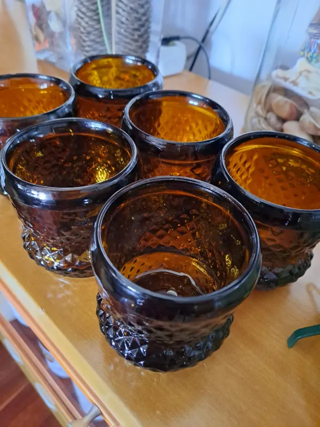 Vasos de cristal macizos y vasos de chupito.